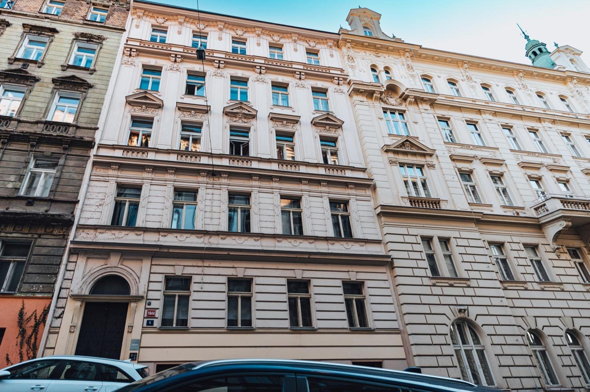 Two-Level Apart With A Terrace Near The Vltava River Prága Kültér fotó
